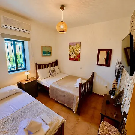 בית נופש Diaks Tower Sunset Sea View Mani *