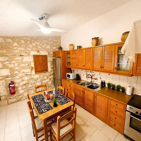 בית נופש Diaks Tower Sunset Sea View Mani